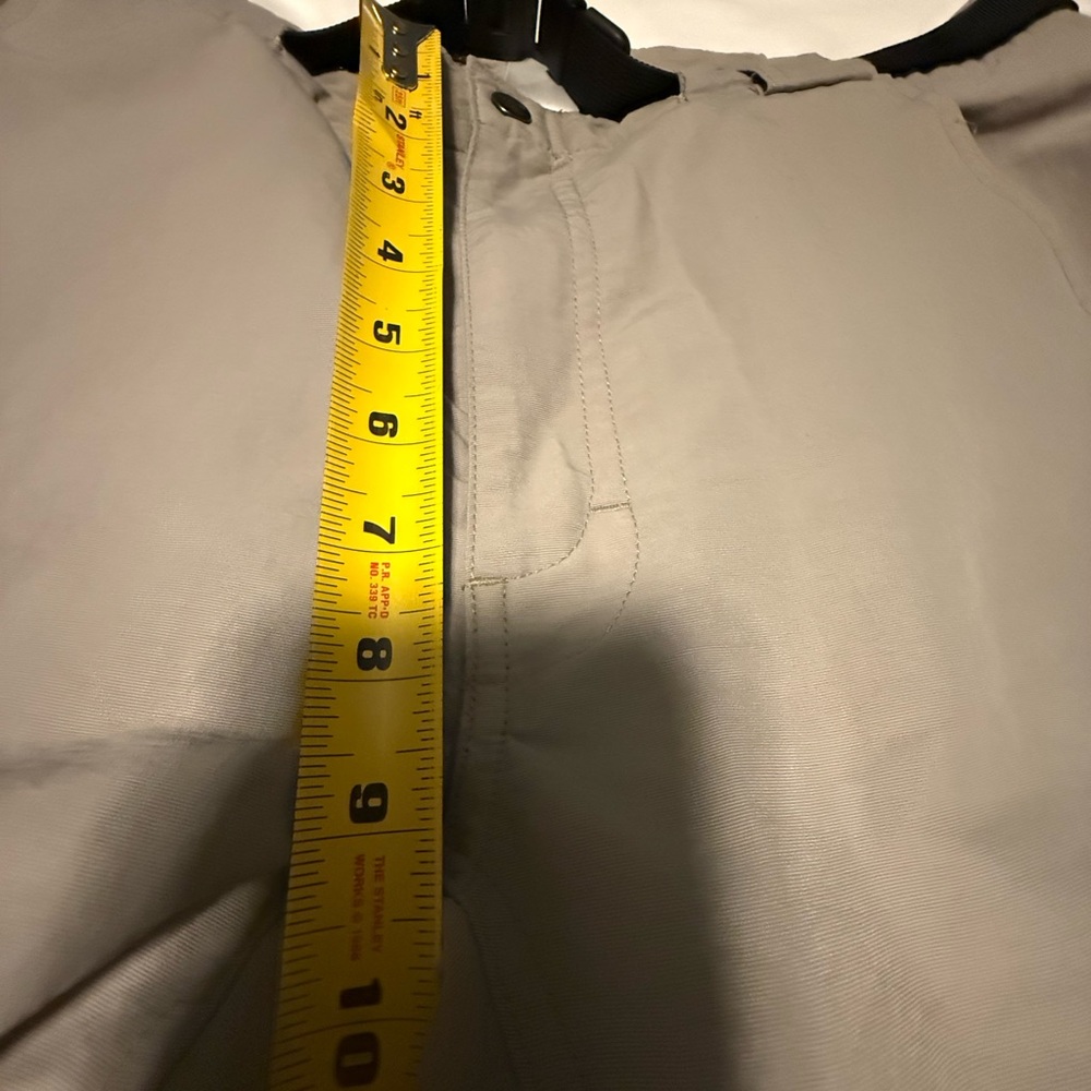 The North Face Men’s Tan Cargo Shorts with Relaxed Fit size M - Picture 8 of 9
